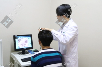 植發(fā)術(shù)后該如何做好護理？多久可以戴帽子？