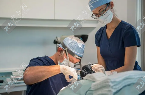 植發(fā)手術(shù)如何選擇靠譜的醫(yī)生？需注意以下幾點！