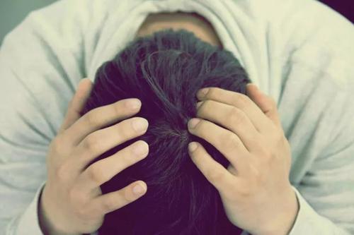 年輕人怎么去防止大把大把的掉發(fā)