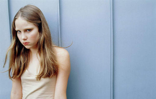 為什么秋冬季節(jié)女性更愛脫發(fā)？