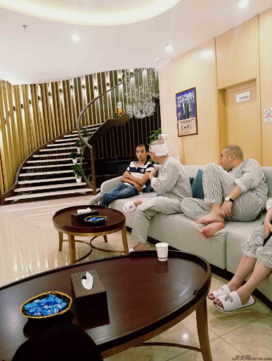 從脫發(fā)到植發(fā)的歷程，廣州大麥微針前額植發(fā)FUE2200單位